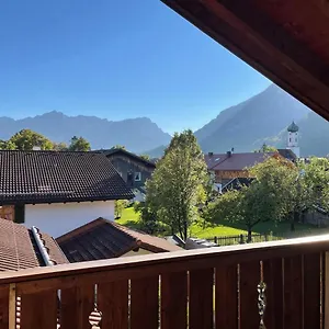 Dachgeschosswohnung Mit Traumhaftem Zugspitzblick Bei Garmisch Apartment